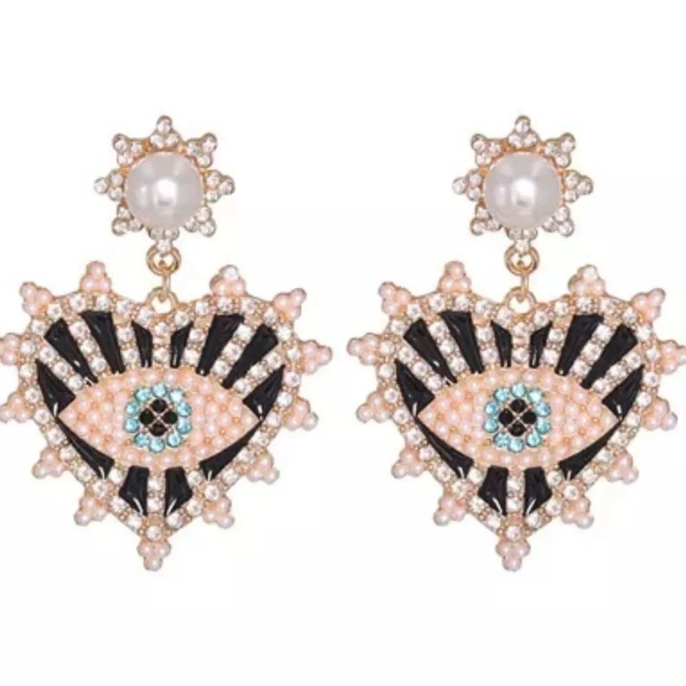 NWOT Rhinestone Eyeball Heart Earrings